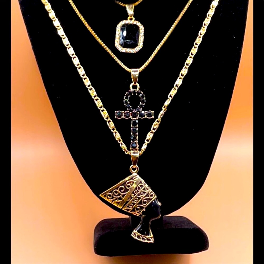 Queen Is She Multi-Layered 18k Gold Plated Onxy Queen Pendant Necklace